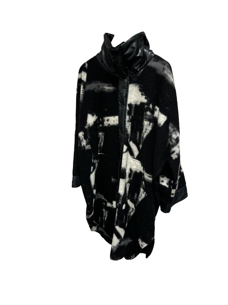 abstract zwart-wit print jacket met hoge kraag 24k3334 - Luukaa