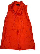 oranje mouwloze designer vest met grafische details - model 24k322 - Luukaa