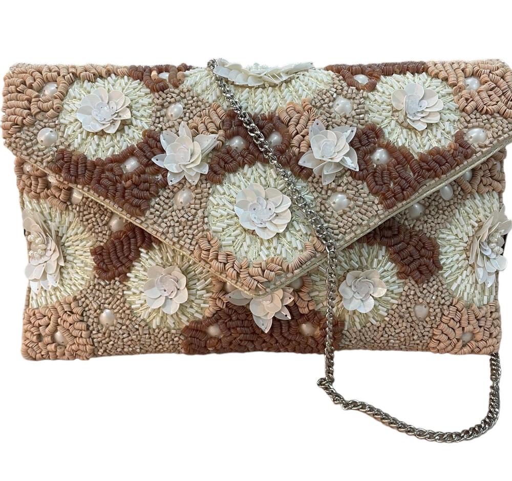 geborduurde clutch met bloemenmotief en parelaccenten - Alexandr&